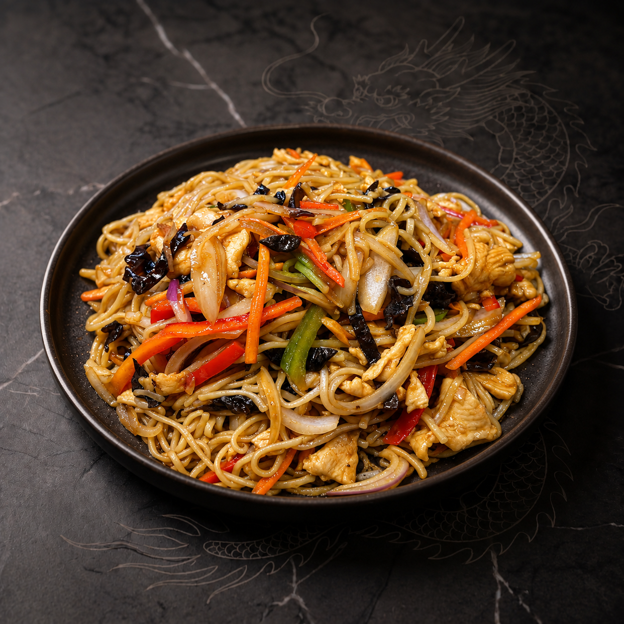 Жареная лапша с курицей